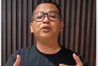 Amin Wahyudi Harahap, warga Labuhanbatu yang menciptakan lagu viral 'Siti Mawarni'. (Dok. Instagram @aminwahyudiharahap169)