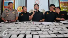 Direktorat tindak pidana narkoba merilis pengungkapan sindikat narkotika internasional jenis shabu 15,5 Kg yang dilakukan oleh Warga negara Nigeria, Jakarta, Jumat (18/9/2015).(Liputan6.com/Gempu M Surya)