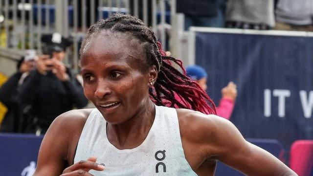 Hellen Obiri Breaks Record in Women's Division