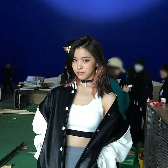 Inspirasi Padu Padan Crop Top Andalan Ryujin ITZY