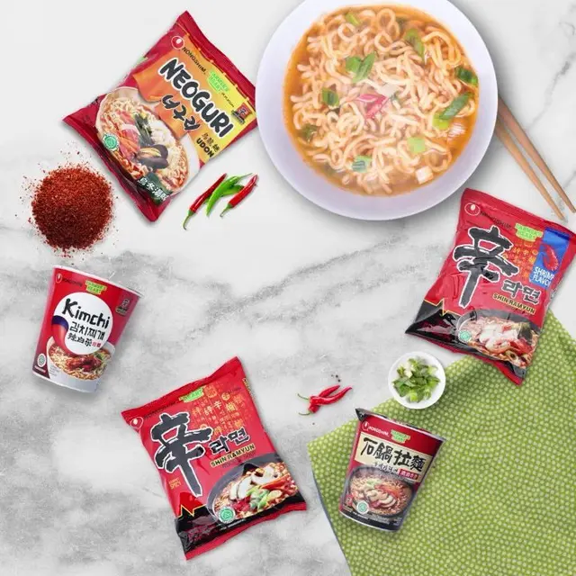 Recreate Adegan Makan ala Drakor Pakai Nongshim Ramyun, Seru Lho!