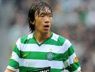 Celtic's Japanese midfielder Shunsuke Nakamura during the Scottish Premier League football match between Rangers and Celtic at Ibrox, Glasgow, Scotland, on May 9, 2009. AFP PHOTO/ANDREW YATES 