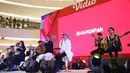 Maliq & D'essentials meriahkan acara Video Xperience yang digelar di Atrium Senayan City, Jakarta Pusat pada Minggu (22/9) malam. (Daniel Kampua/Fimela.com)