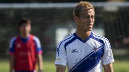 Pelatihan ini dilakukan untuk memberikan inspirasi kepada anak-anak Asia agar bisa mengikuti jejak Keisuka Honda yang menjadi pesepak bola di klub besar Eropa. (Bola.com/Vitalis Yogi Trisna)