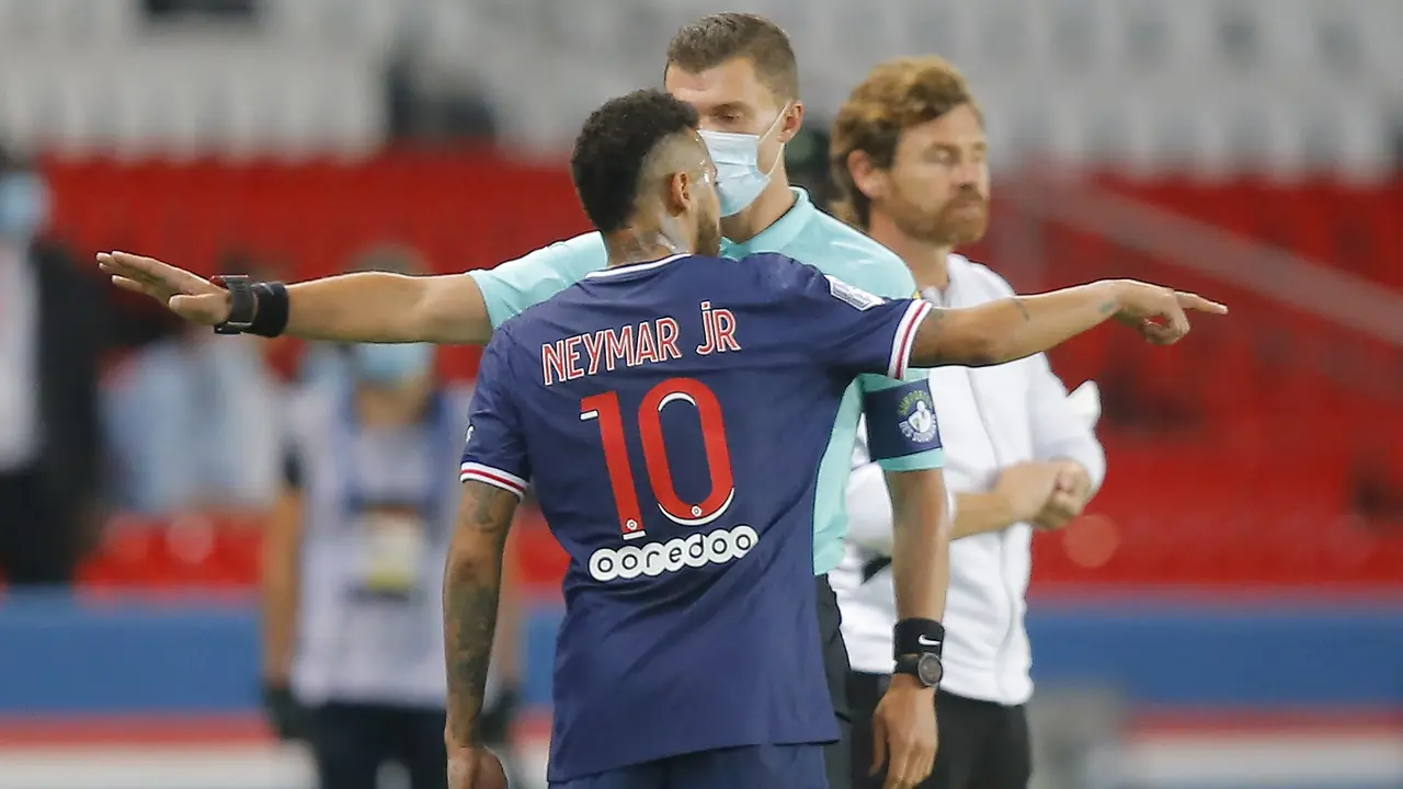 Penyerang Paris Saint-Germain, Neymar.