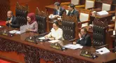 Ketua DPR RI Puan Maharani (tengah) bersama para wakil Ketua DPR RI saat memimpin Rapat Paripurna ke 26 pengesahan Undang-Undang Pusat Finansial Internasional Indonesia (PFII) di Kompleks Parlemen, Senayan, Jakarta, Selasa (21/07/2026). (KLY/Arie Basuki)