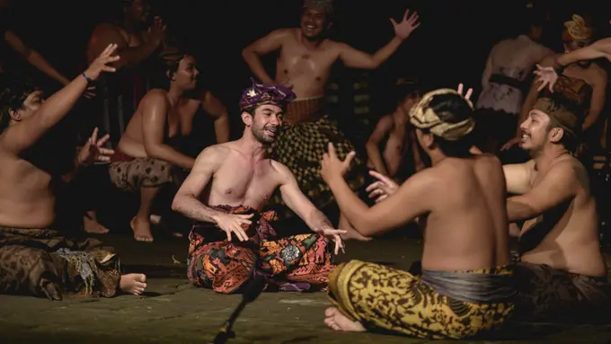 Reza Rahadian di pementasan Taksu Ubud (ist)