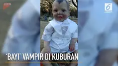 Sebuah boneka bayi duduk di kuburan membuat warganet geger. 