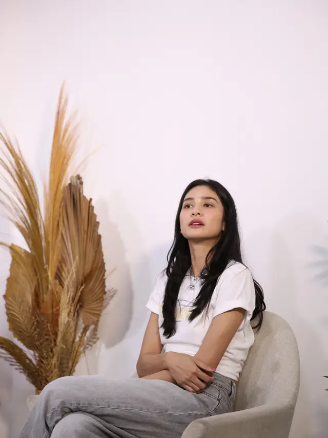 Mikha Tambayong.