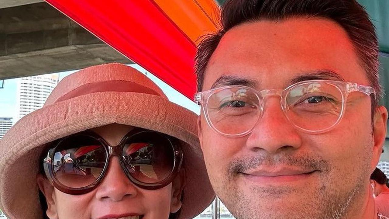 Anjasmara dan Dian Nitami bisa menjadi contoh pasangan beda usia yang tetap harmonis hingga saat ini.