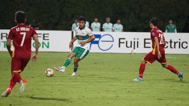 Foto: Fokus Bertahan, Timnas Indonesia Buat Vietnam Frustrasi dan Gigit Jari usai Hasil Imbang Tanpa Gol di Matchday Ketiga Piala AFF 2020