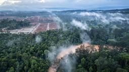 Eksploitasi tambang nikel menyebabkan deforestasi kian meluas di Halmahera Tengah, Maluku Utara, wilayah yang dulunya sebuah hutan alam tempat berlindung dan sumber penghidupan bagi suku asli Hongana Manyawa di Halmahera Tengah, Maluku Utara. (Foto oleh AFP)