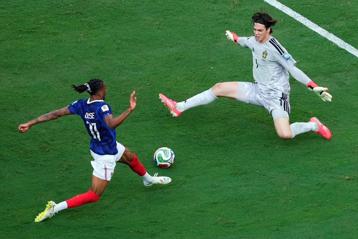 FOTO: Mbappe Bersinar Saat Prancis Libas Swedia