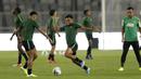 Pemain Timnas Indonesia, Saddil Ramdani, saat latihan jelang laga kualifikasi Piala Dunia di SUGBK, Jakarta, Senin (2/9). Indonesia akan berhadapan dengan Malaysia. (Bola.com/M Iqbal Ichsan)