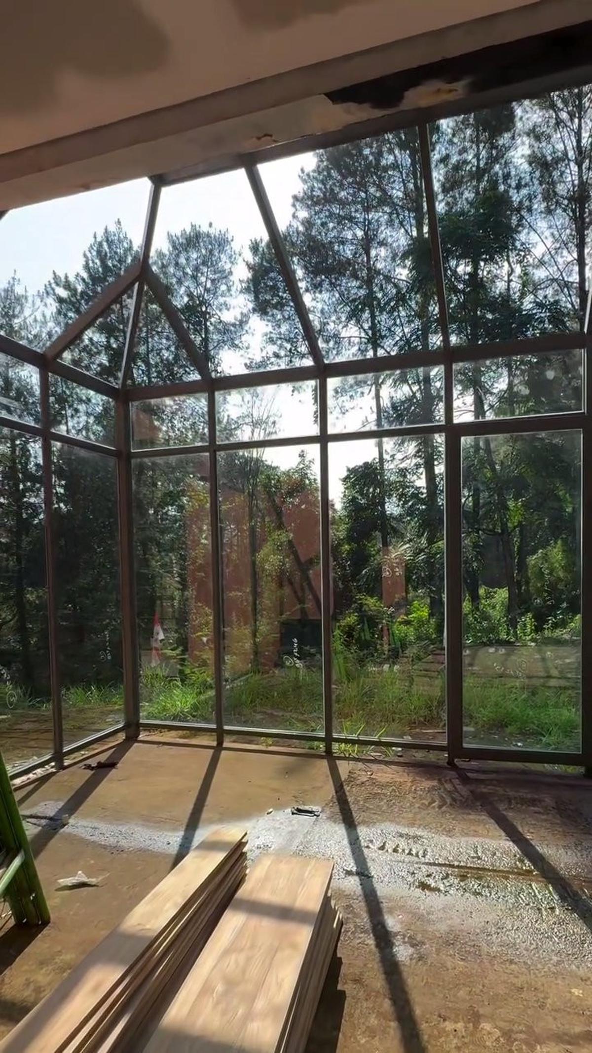 9 Potret Rumah Zaskia Sungkar dan Irwansyah di Tengah Hutan yang Masih dalam Proses, Perlihatkan Suasana Asri