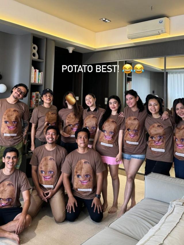 7 Potret Kejutan Ultah Enzy Storia dari Sahabat, Seru Pakai Kaos Gambar Kentang