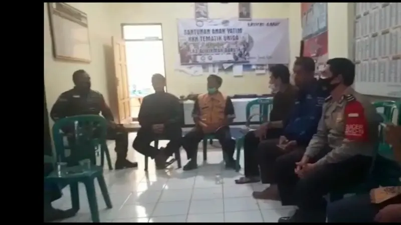 Beberapa tokoh masyarakat Sukamenteri, Kecamatan Garut Kota, Jawa Barat tengah melakukan musyawarah setelah munculnya pembaitan NII yang dilakukan seorang remaja, Oktober lalu.