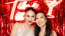 Penampilan bold glam Azizah Salsha terlihat lebih heboh dari sang birthday girl, Marlene Hariman [@azizahsalsha_]