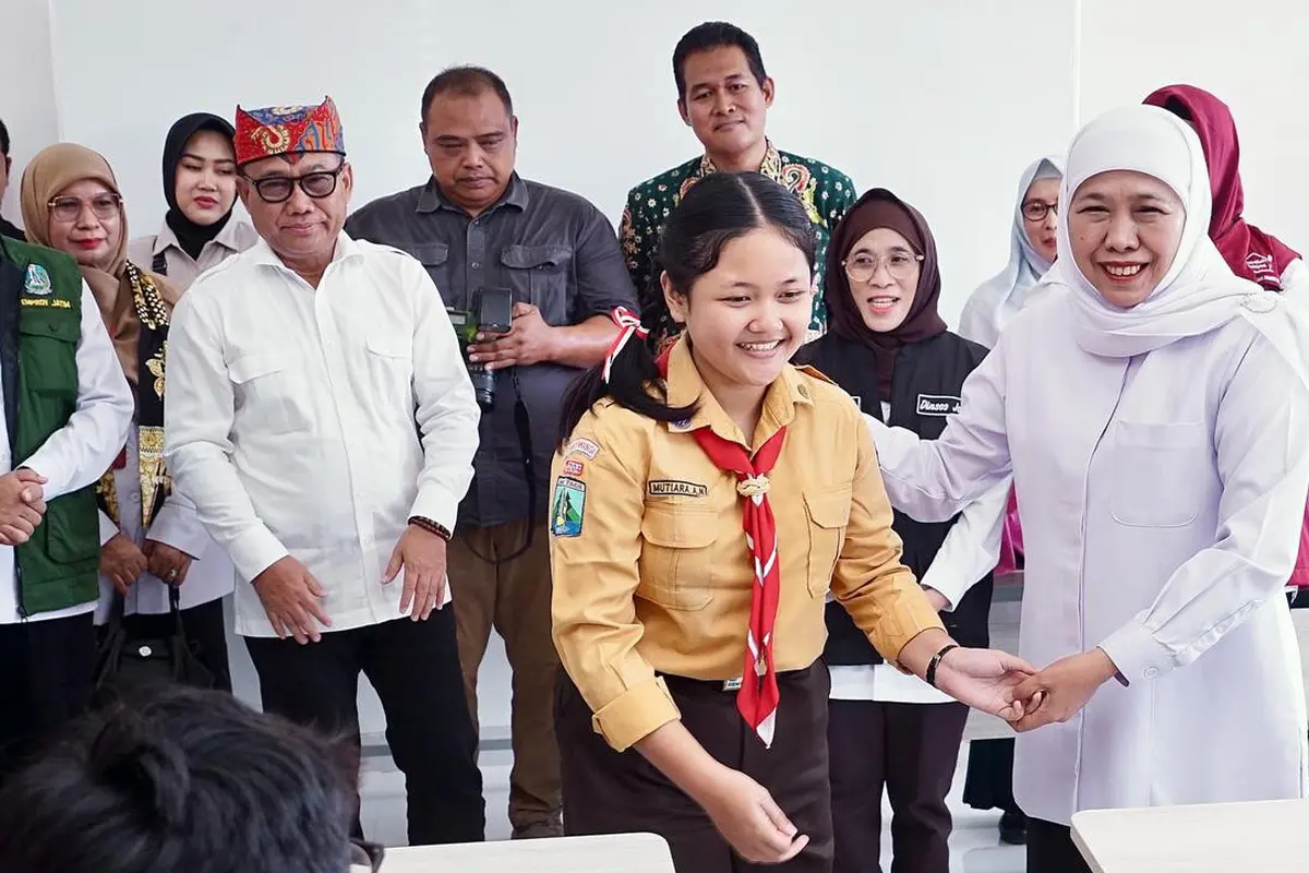 Gubernur Jawa Timur Khofifah Indar Parawansa mengunjungi Sekolah Rakyat Terintegrasi (SRT) 1 Banyuwangi, Sabtu (18/7/2026).