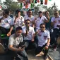 Relawan Bara JP meramaikan pesta laut di Cirebon.