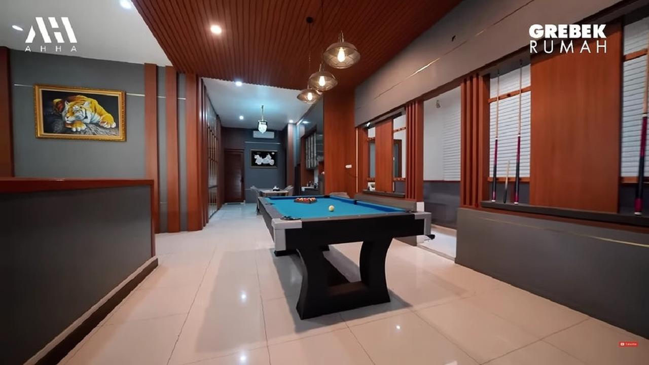 8 Potret Rumah Sule Sekarang, Kolam Renang dan Koleksi Mobil Mewah Lenyap - Kini Bangun Studio-Studio untuk Syuting hingga Rekaman
