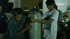 Polres Metro Bekasi Kota gerebek rumah produksi miras oplosan dikampung Babakan Bondol  Kelurahan Mustika Sari,Bekasi Jawa Barat