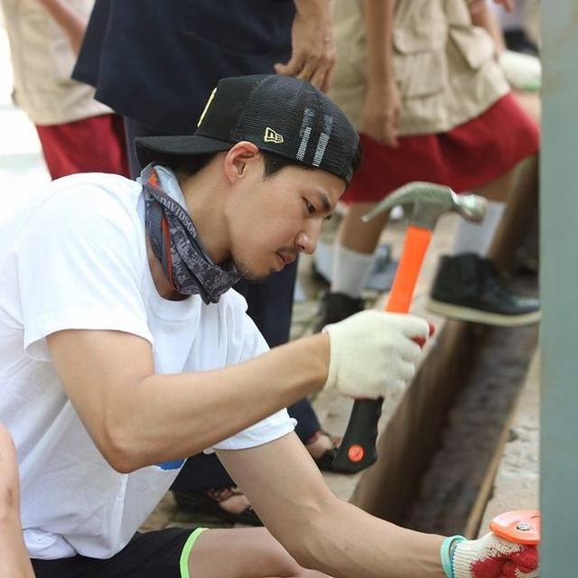 6 Potret Kenangan Song Jae Rim di Indonesia, Pernah Ikut Kerja Bakti Bareng Warga