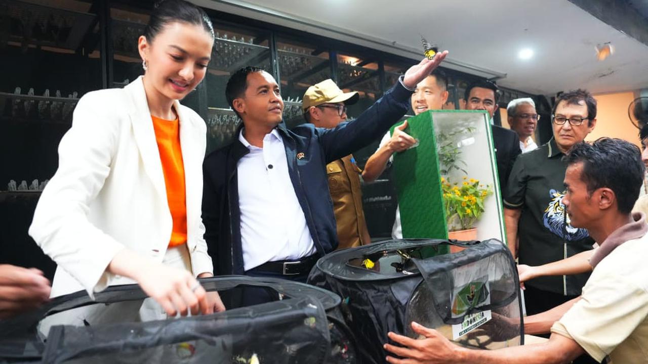 Menteri Kehutanan (Menhut) Raja Juli Antoni melakukan peresmian Aviary Park Indonesia Bird dan Butterfly Sanctuary, Tangerang Selatan (Istimewa)