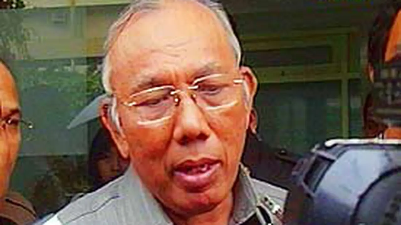 041206bterkini-tahanan.jpg