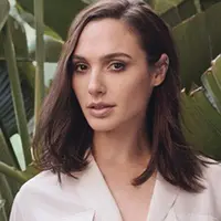 Aktris cantik Gal Gadot kembali tersiarkan sejak karakter ‘Wonder Woman’ yang diperankannya belum lama ini. Bukan lagi soal karier, kali ini Gal Gadot dibicarakan soal kehidupannya yang ingin punya anak lagi. (Instagram/gal_gadot)