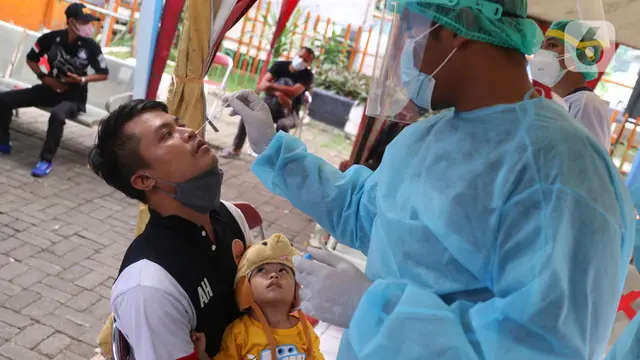 Cegah Covid-19, Penumpang Tiba di Terminal Kalideres Dites Antigen