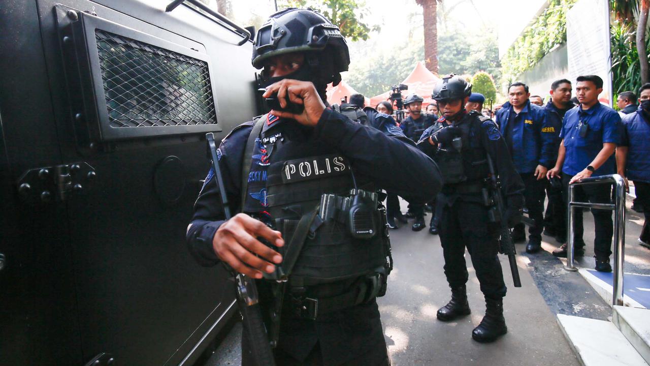Barang Bukti Penggeledahan Rumah Mewah Sentul Dibawa ke Polda Metro Jaya