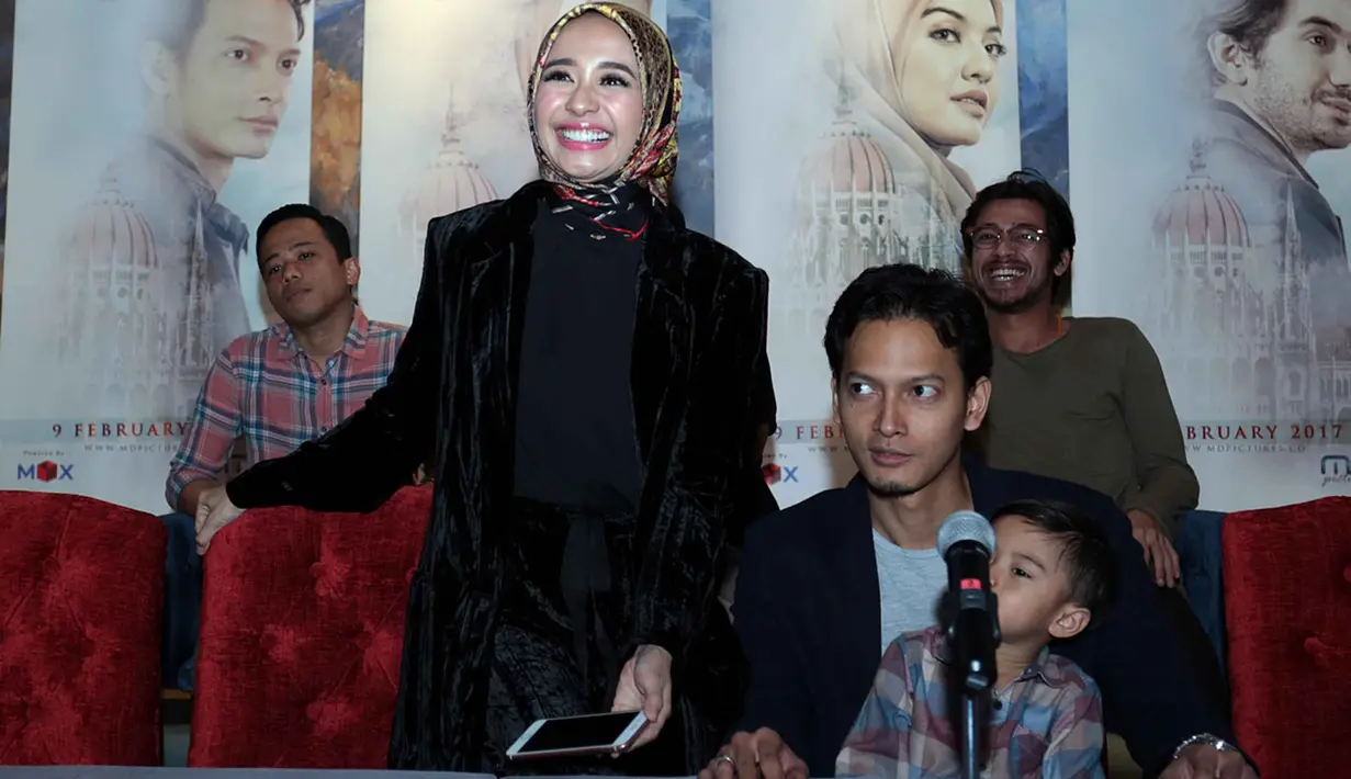 Selama mendampingi masa kehamilan sang istri, Fedi mengaku tidak pernah berpikir panjang ketika menuruti keinginan istrinya. Keinginan atau ngidam yang dialami Vanny tergolong mudah untuk dikabulkan menurut Fedi. (Deki Prayoga/Bintang.com)