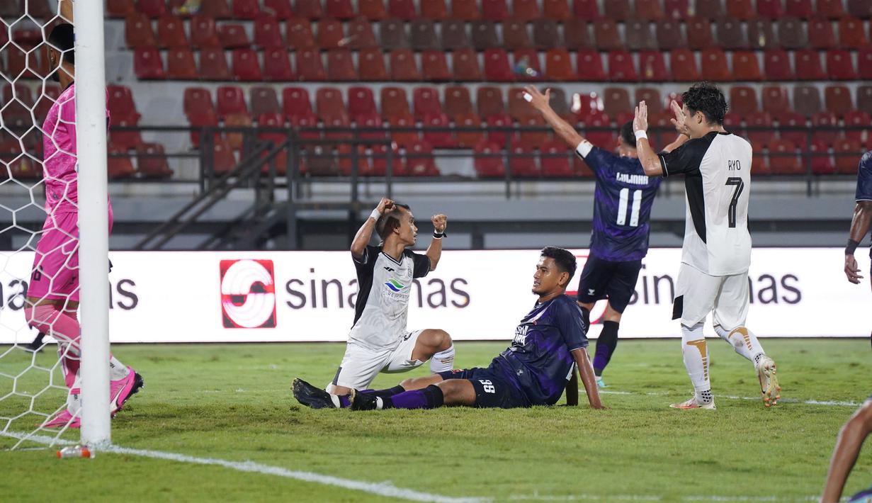<p>Selebrasi gelandang Persija Jakarta, Riko Simanjuntak setelah mencetak gol penyeimbang 1-1 ke gawang Madura United pada laga Grup B Piala Presiden 2024 di Stadion Kapten I Wayan Dipta, Gianyar, Bali, Minggu (21/7/2024). (Dok. Persija)</p>