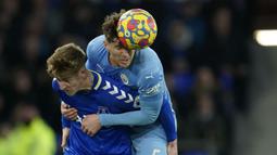 Sejak dimulainya babak pertama, pertandingan berjalan berjalan sepadan. Manchester City memainkan penguasaan bola, sedangkan Everton terlihat lebih melakukan strategi bertahan dengan serangan balik berbahaya. (AP/Jon Super)