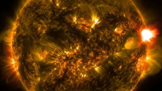 Solar flare atau semburan matahari. (SDO/NASA)