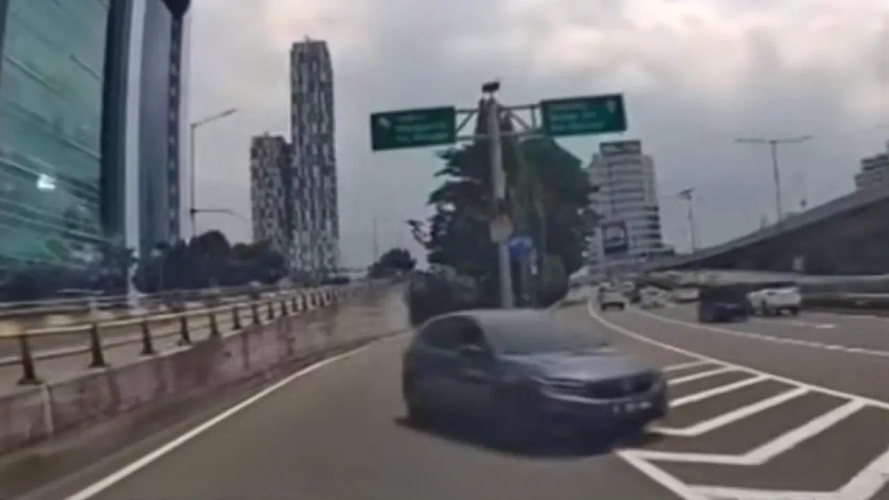 Aksi Nekat Mobil Lawan Arah di Pintu Keluar Tol Dalam Kota Pancoran Berujung Tilang
