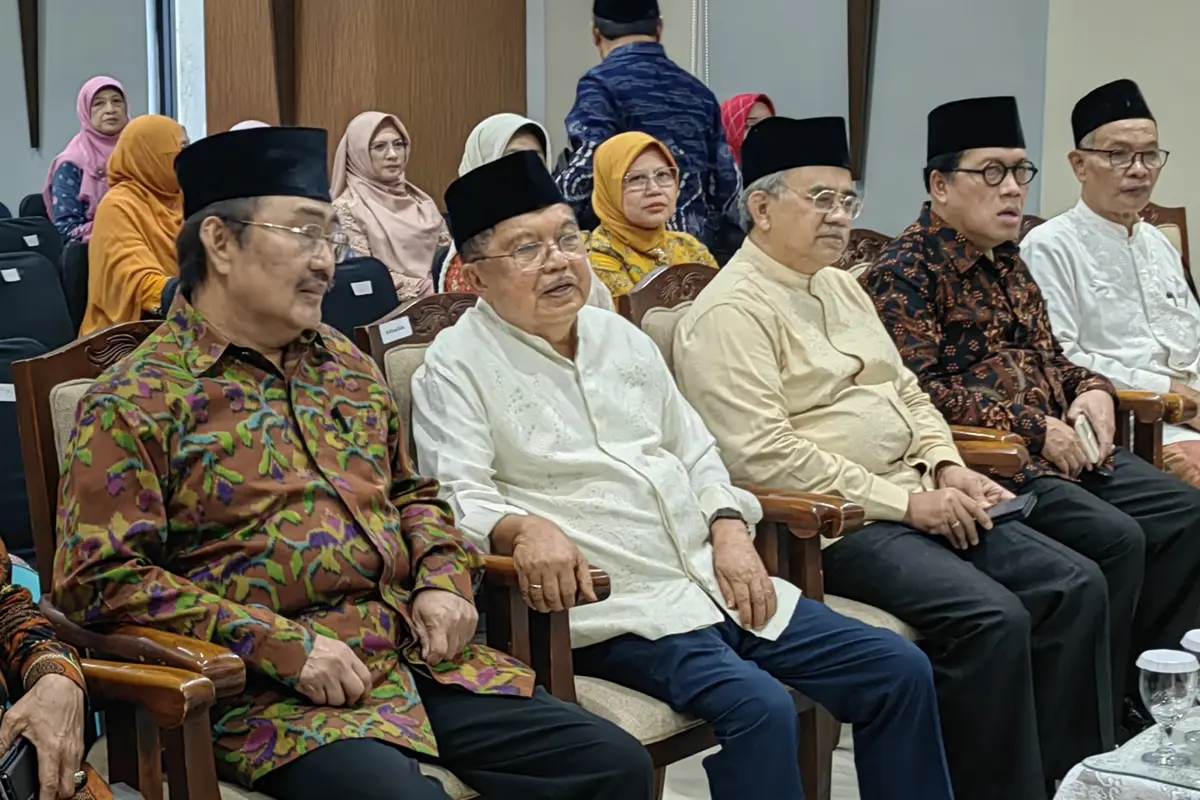 Ketua Umum Dewan Masjid Indonesia (DMI), Jusuf Kalla alias JK  melantik Pengurus Badan Koordinasi Taman Kanak kanak Islam Indonesia (BKTKI) PP DMI Periode 2024-2029 di Kantor Pusat DMI Jalan Matraman, Jakarta Timur.