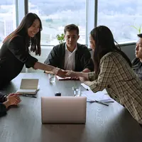 Ilustrasi pekerja honorer yang diganti menjadi outsourcing tahun depan. Credits: pexels.com by Mikhail Nilov