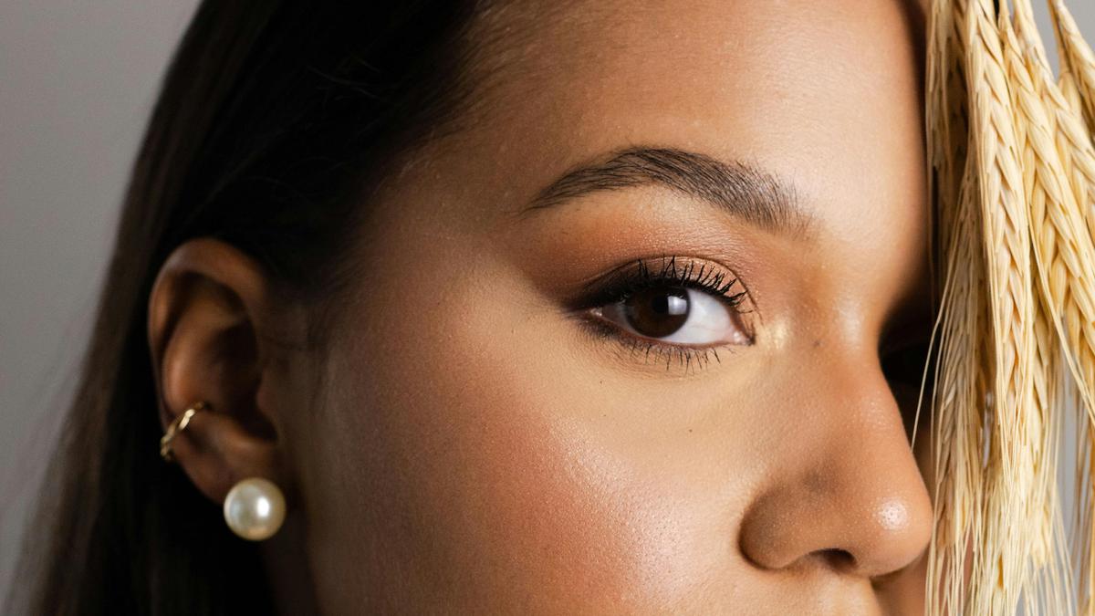 Tren Make Up Glowing Kayak Habis Mandi, Ini 8 Jenis Produk yang Perlu Kamu Siapin!