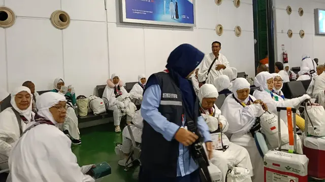 Ketika Petugas Binmas Konghucu Jabat Ketua Kloter Perempuan Pertama dari Kalimantan Barat