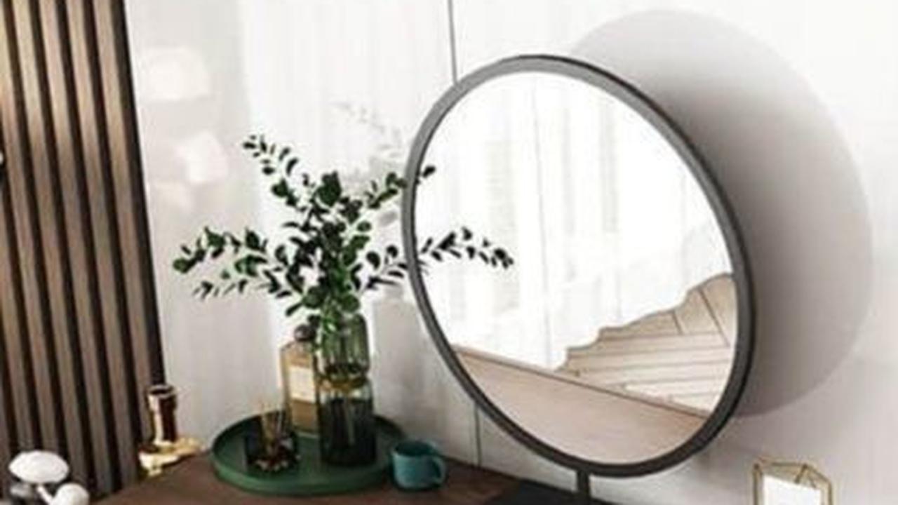 1.&nbsp;Model Meja Rias Modern Bahan Kayu