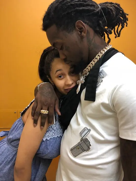 Sebagian besar waktu Cardi B pun saat ini dihabiskan untuk bersama dengan Offset dan Kulture. (instagram/iamcardib)