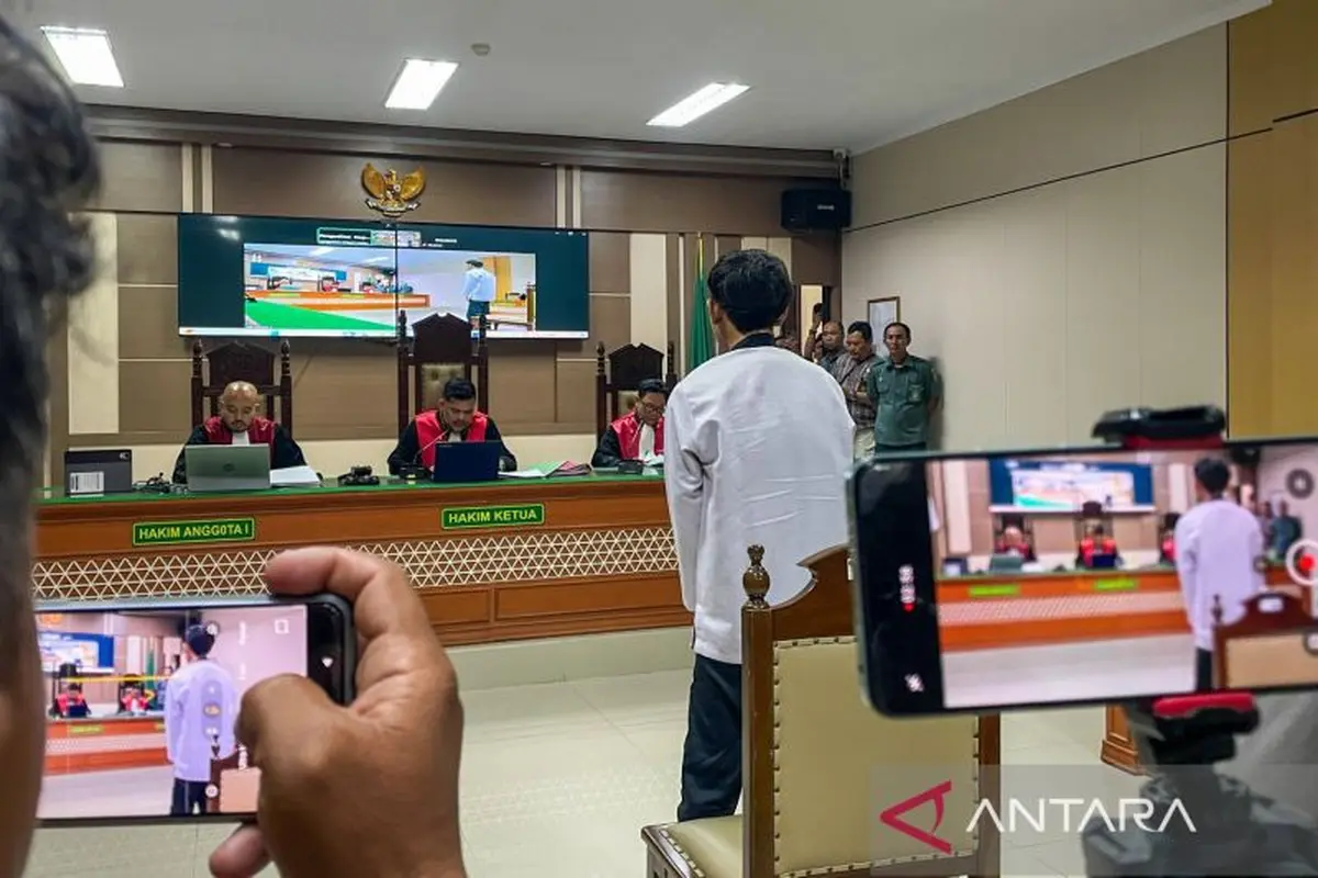 Sidang kasus pembunuhan satu keluarga di Indramayu.