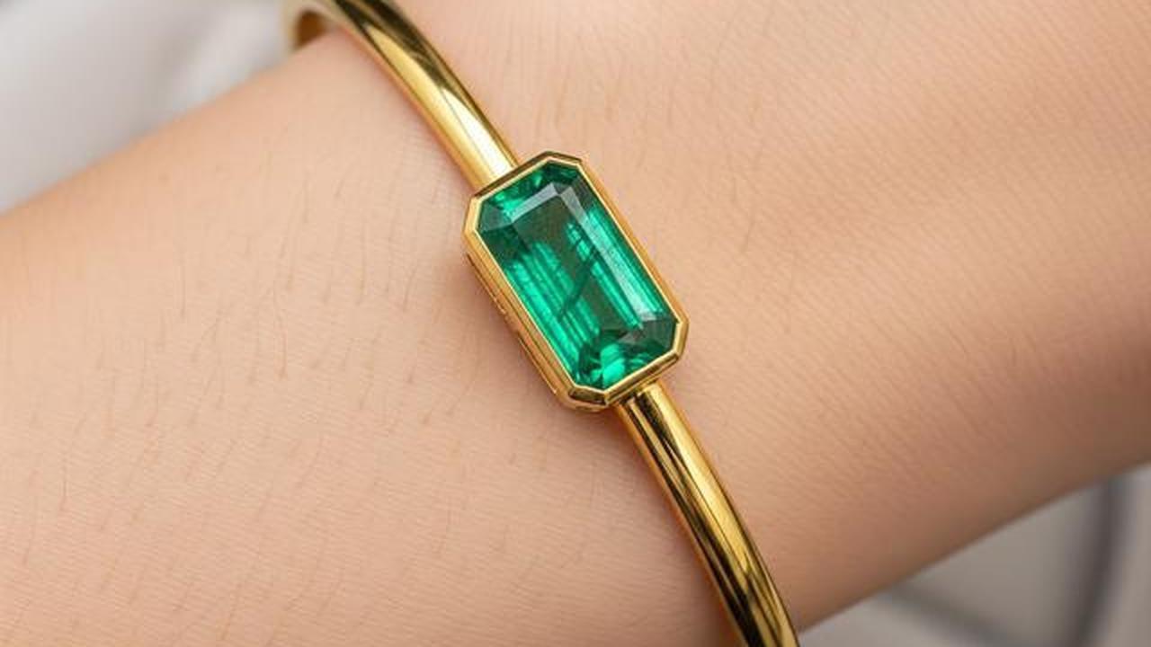 15 Rekomendasi Gelang Emas Elegan untuk Ibu Paruh Baya yang Timeless, Hadiah Spesial Hari Ibu