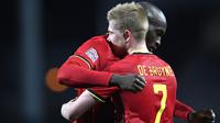Penyerang Belgia, Kevin De Bruyne, merayakan gol bersama Romelu Lukaku saat menghadapi Denmark pada laga lanjutan UEFA Nations League di Stadion Den Dreef, Kamis (19/11/2020) dini hari WIB. Belgia menang 4-2 atas Denmark. (AFP/John Thys)