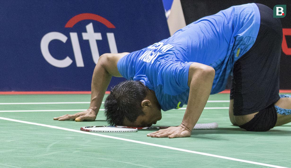 Ukun Rukendi pebulutangkis Indonesia meraih medali perak setelah gagal mengalahkan Bhagat Pramod asal India di nomor tunggal putra SL3 pada Asian Para Games 2018 di Istora Senayan, Sabtu (13/10/2018).  (Bola.com/Peksi Cahyo)