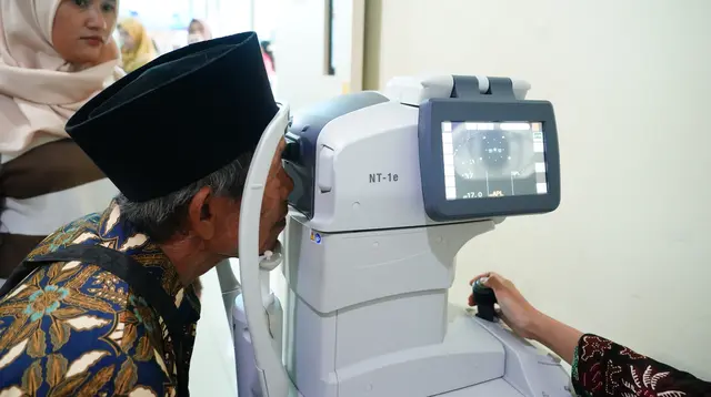 Bukan Cuma Penuaan, Diabetes Juga Bisa Picu Katarak