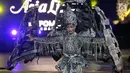 Model membawakan kostum dari ragam budaya Asia pada acara Jember Fashion Carnaval (JFC) di Lippo Mall Kemang, Jakarta, Senin (20/8). Kegiatan untuk mendukung Asian Games 2018 mengusung tema “Victory Asialight”. (Liputan6.com/Fery Pradolo)