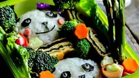 Resep membuat bekal lucu berbentuk panda untuk anak agar nafsu saat memakan bekal. /Foto : https://www.sandraseasycooking.com/2013/09/lunch-box-panda-bento.html